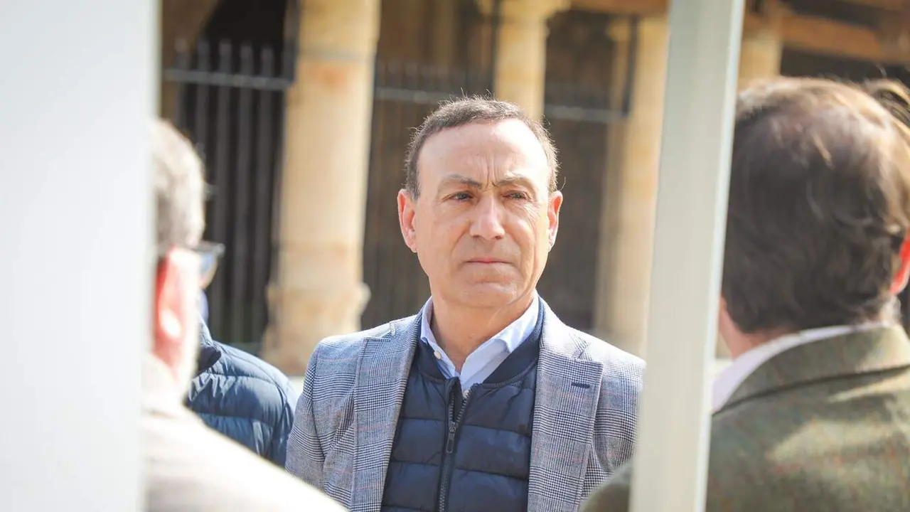 El alcalde de Carbajosa, Pedro Samuel Mart&iacute;n | Archivo