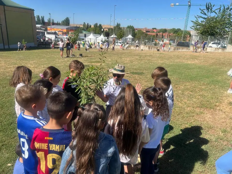 Jornada de plantaci&oacute;n de &aacute;rboles en Carbjosa (5)