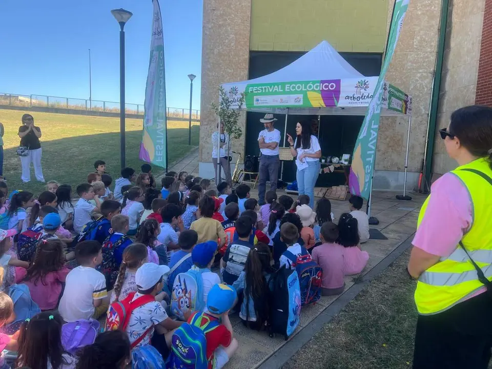 Jornada de plantaci&oacute;n de &aacute;rboles en Carbjosa (8)
