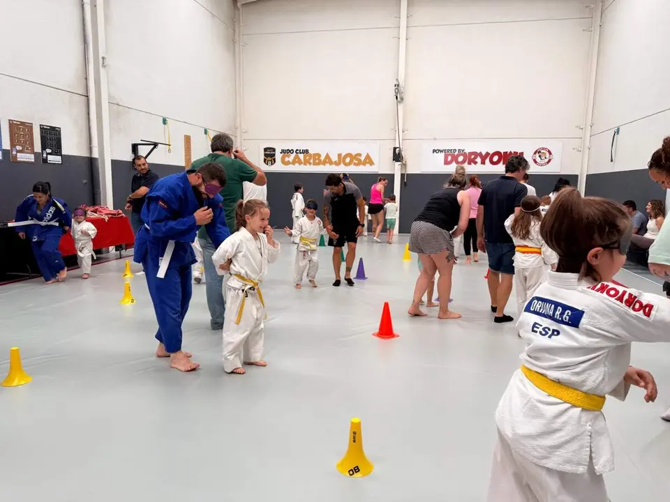 Entrega de diplomas del Club Judo Carbajosa 2026 (1)