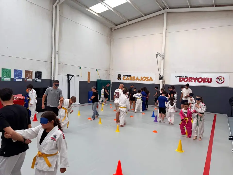 Entrega de diplomas del Club Judo Carbajosa 2026 (3)