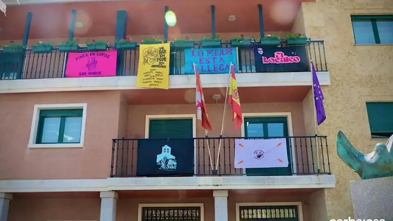 Pancartas en el balc&oacute;n del Ayuntamiento | Archivo