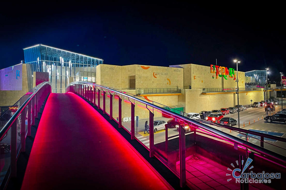 El Tormes, iluminado de rojo por el Día de las Cardiopatías congénitas (1)