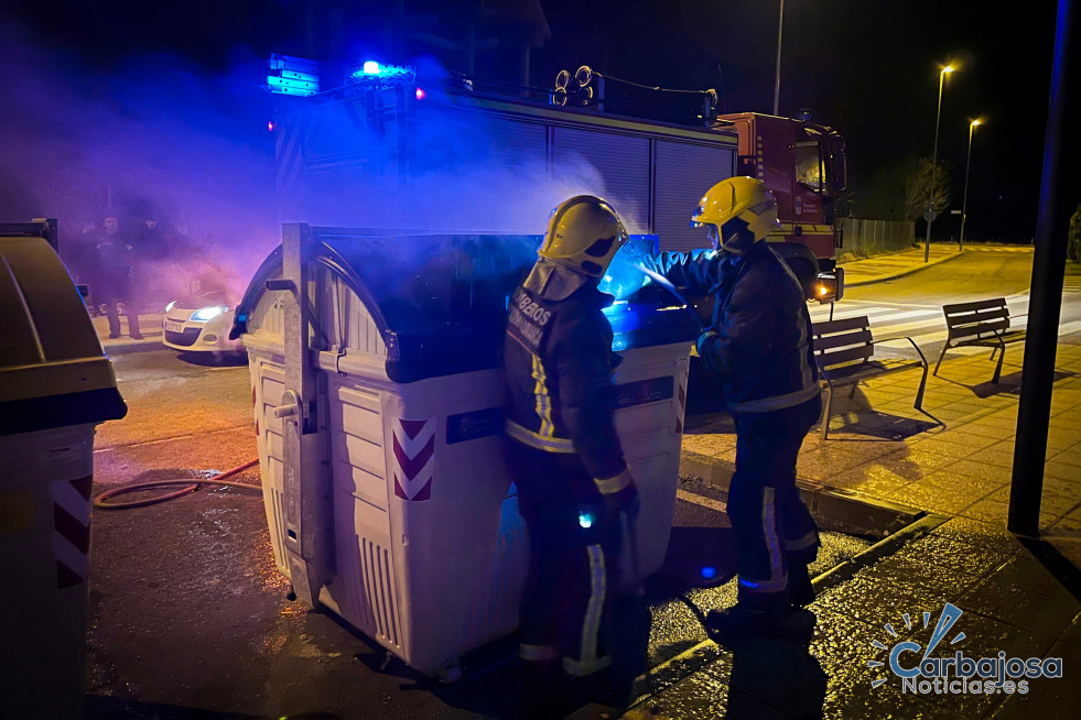 Incendio contenedor C/ Juan Valdés 4