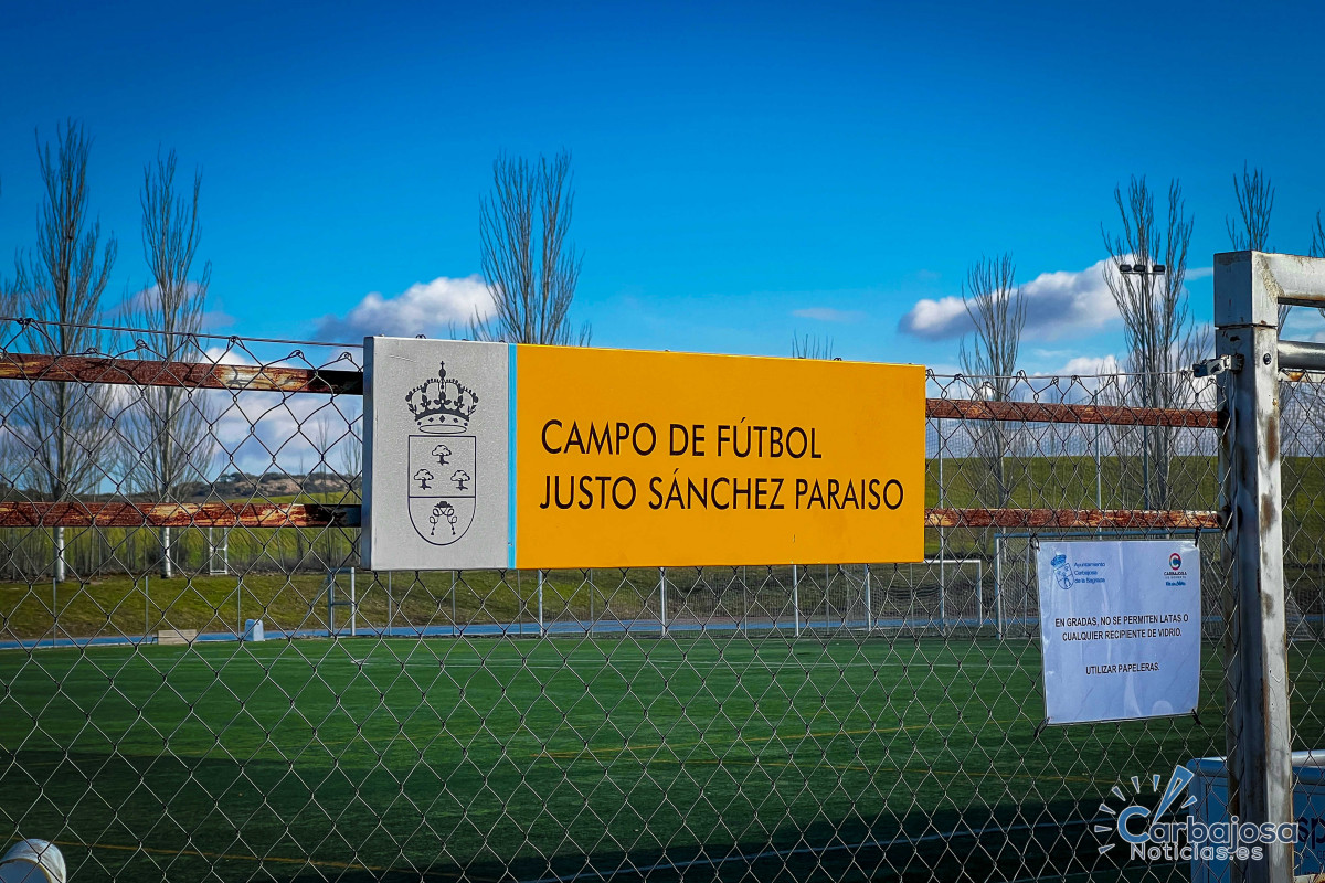 Acceso al Campo de Fútbol Justo Sánchez Paraíso.