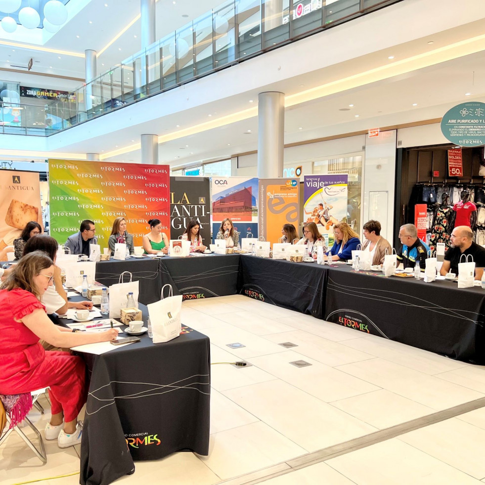 ET Mesa Redonda El turismo hoy en día (6)